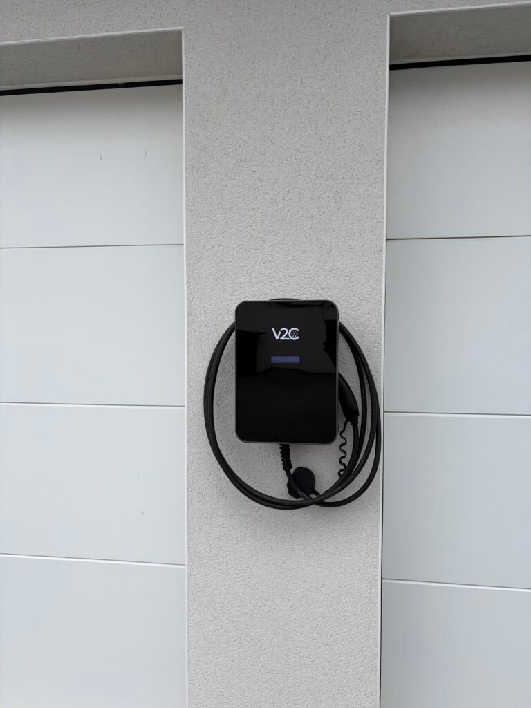 Borne de recharge V2c installation à St Chef